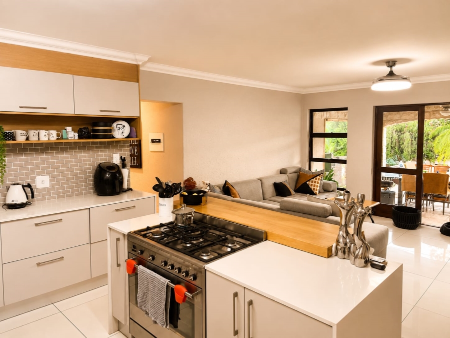 To Let 4 Bedroom Property for Rent in Caribbean Beach Club North West